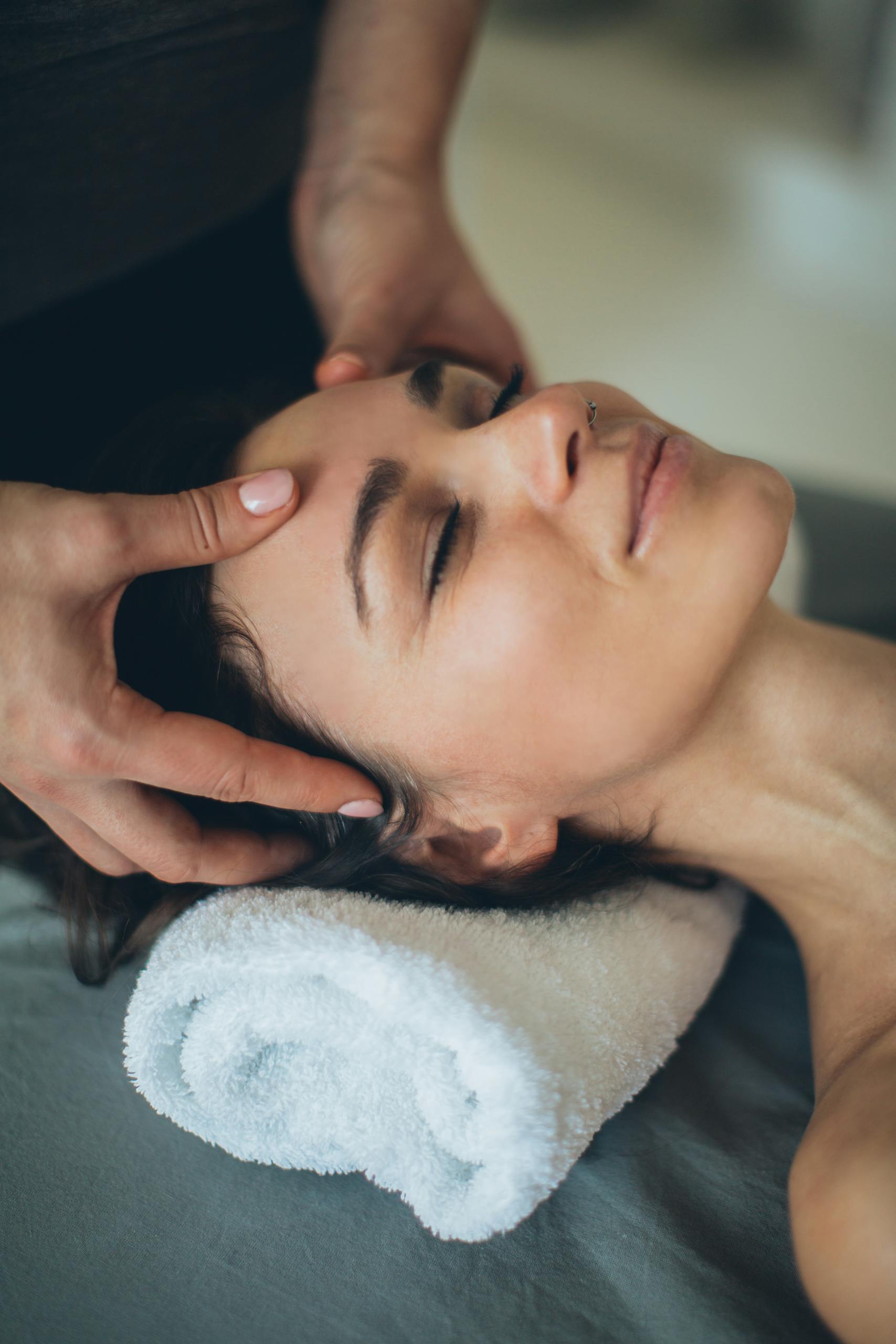 Relaxing customized facial massage
